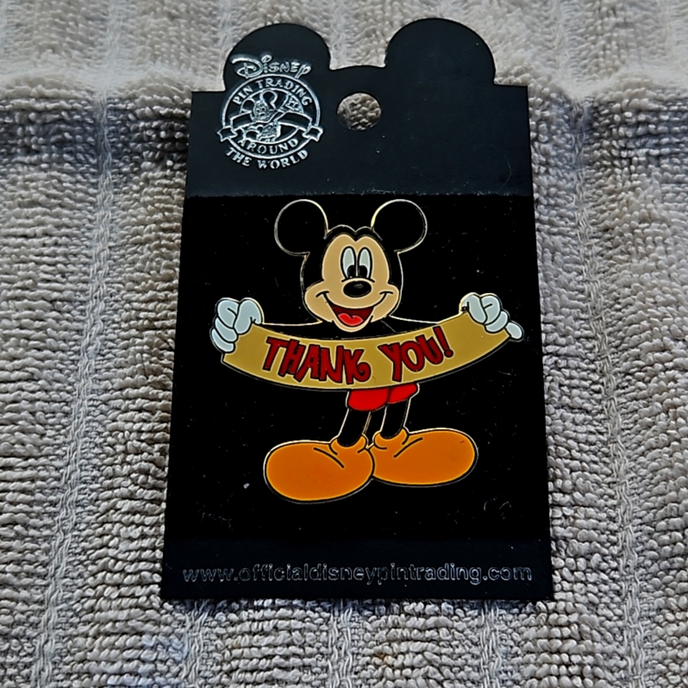 DISNEY WORLD 2007 PIN MICKEY HOLDING A BANNER THAT READS THANK YOU